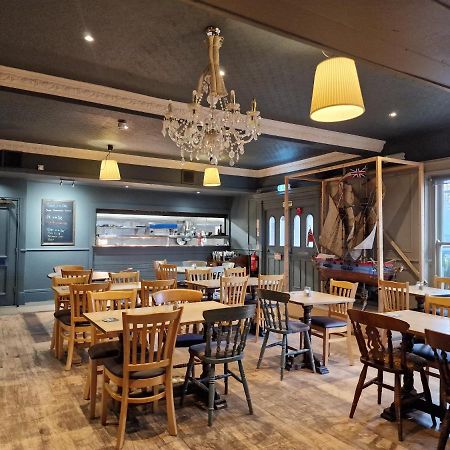 Royal Hotel, Bar & Grill Purfleet Exterior photo