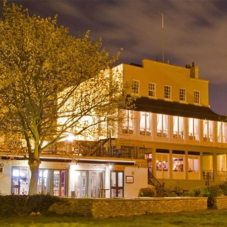Royal Hotel, Bar & Grill Purfleet Exterior photo