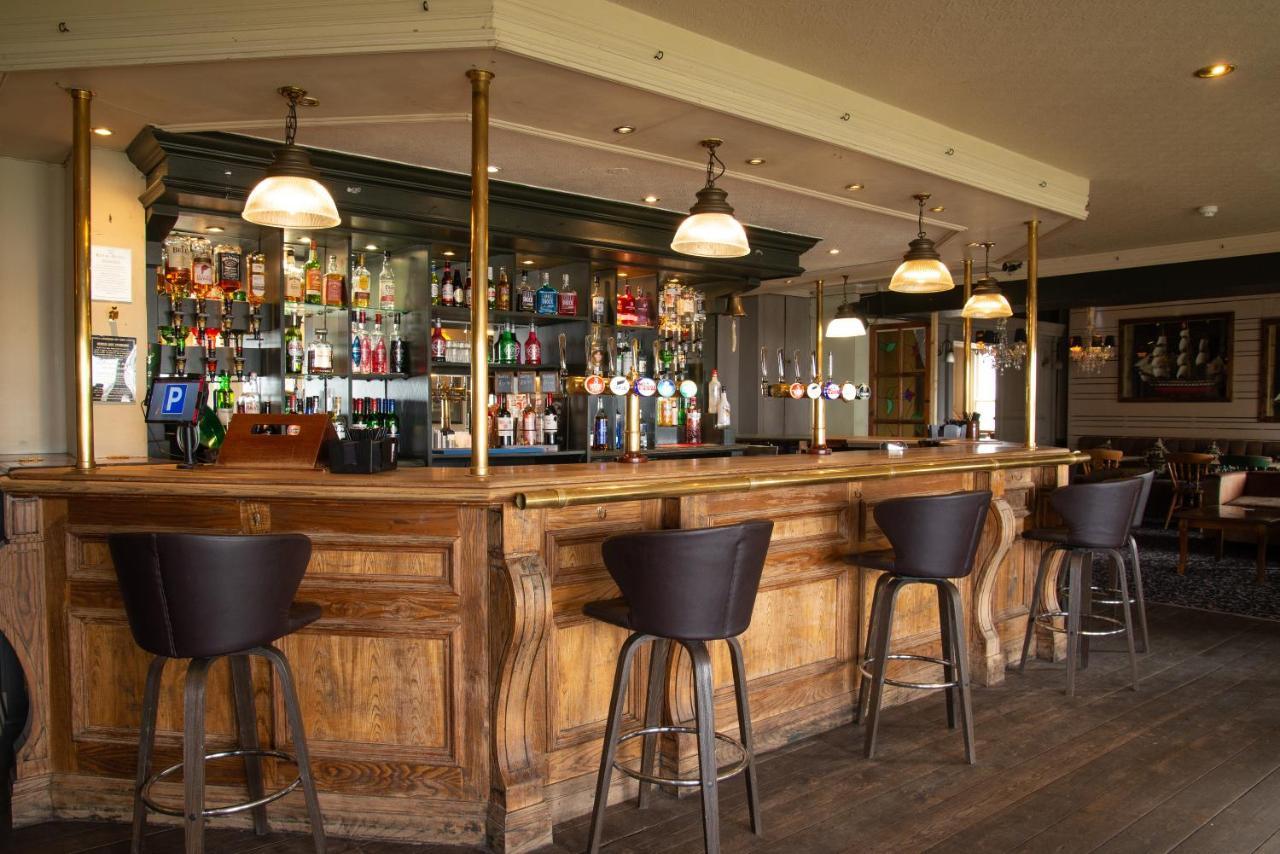 Royal Hotel, Bar & Grill Purfleet Exterior photo