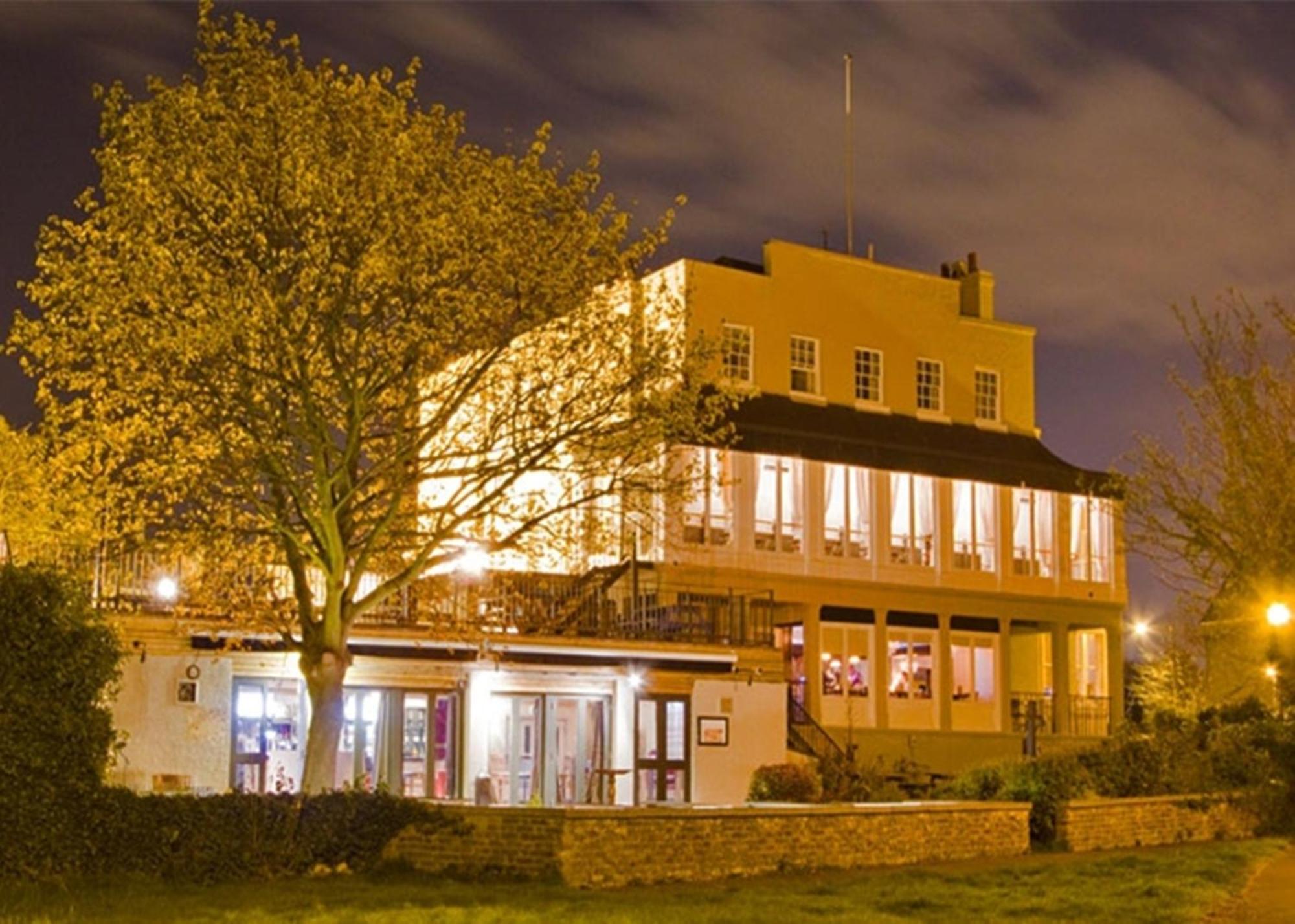 Royal Hotel, Bar & Grill Purfleet Exterior photo