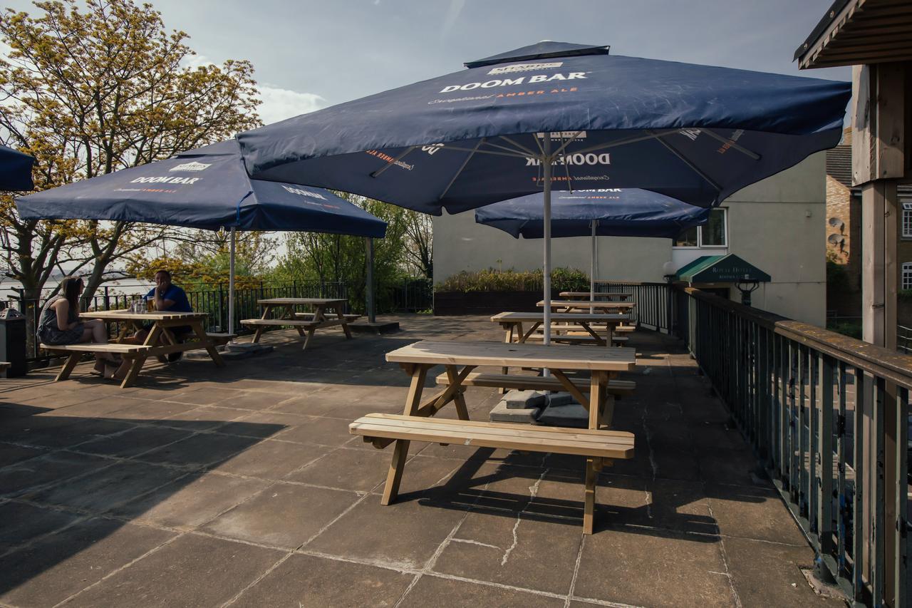 Royal Hotel, Bar & Grill Purfleet Exterior photo