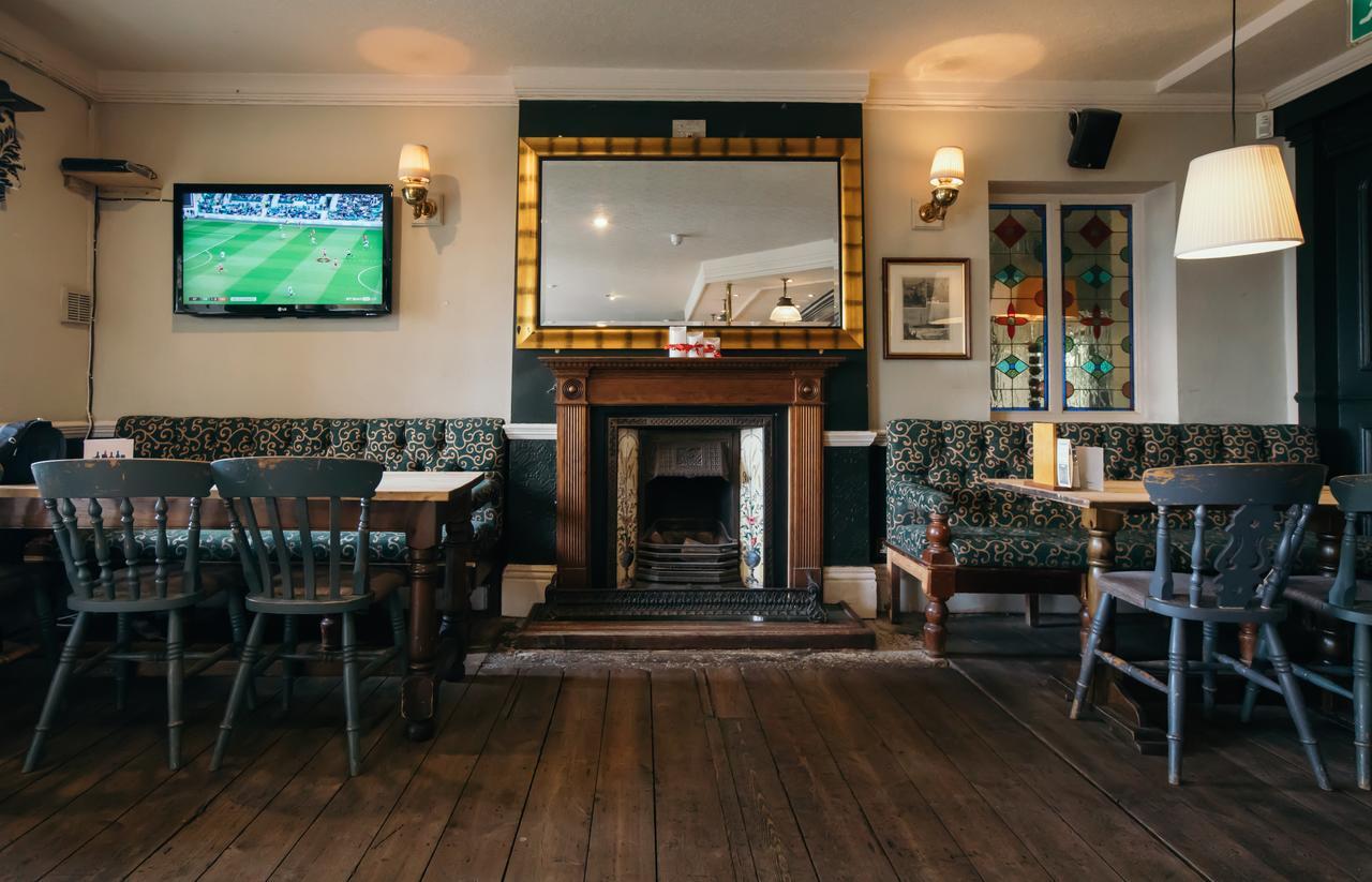Royal Hotel, Bar & Grill Purfleet Exterior photo