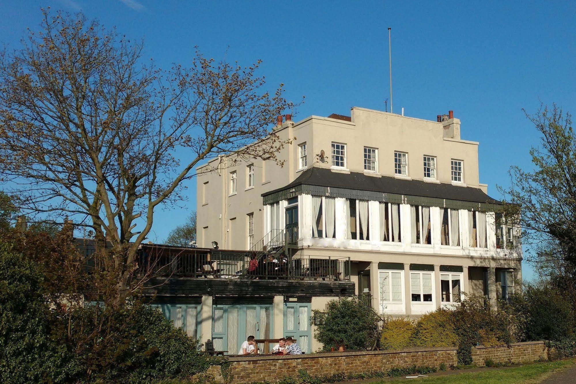 Royal Hotel, Bar & Grill Purfleet Exterior photo