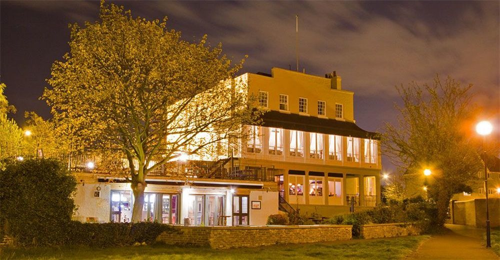Royal Hotel, Bar & Grill Purfleet Exterior photo